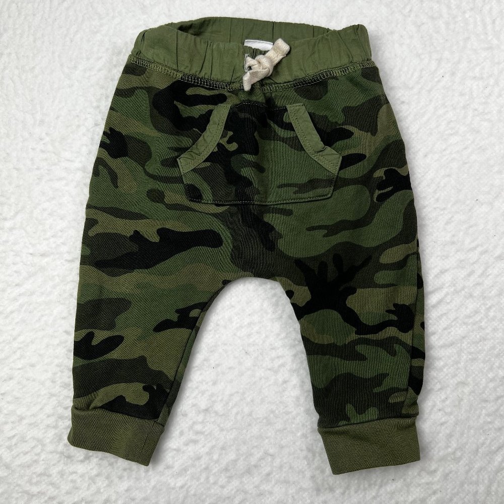 Baby Gap Camo Sweats Sz 6-12 M Elastic Waist Greens Front Pocket